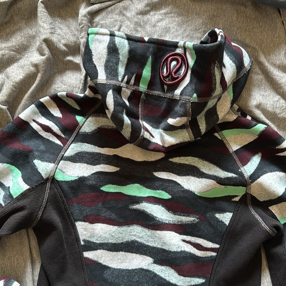 Lululemon Scuba Hoodie II - Picture 6 of 8